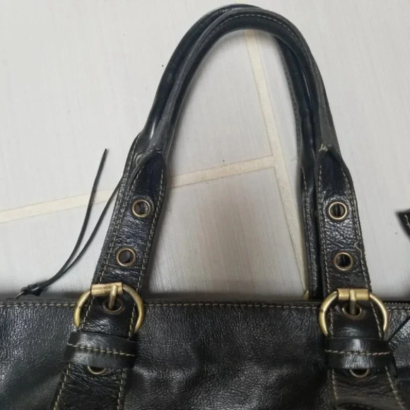 Tod's Black Leather Heart Shoulder Bag - Picture 4 of 12